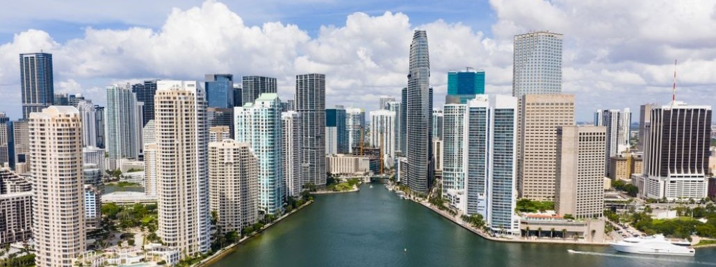 Aerial view of Brickell skyscrapers_shutterstock_2654894133 1030x385 Aerial view of Brickell skyscrapers_shutterstock_2654894133 1030x385